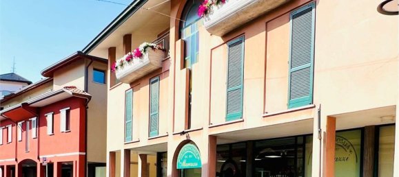 611m² Building in Fagnano Olona, Italy No. 213844 2