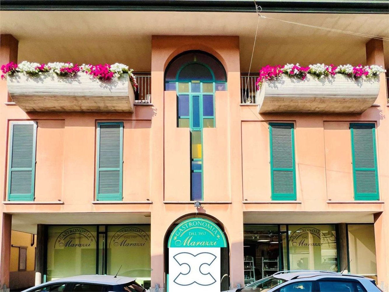 611m² Building in Fagnano Olona, Italy No. 213844