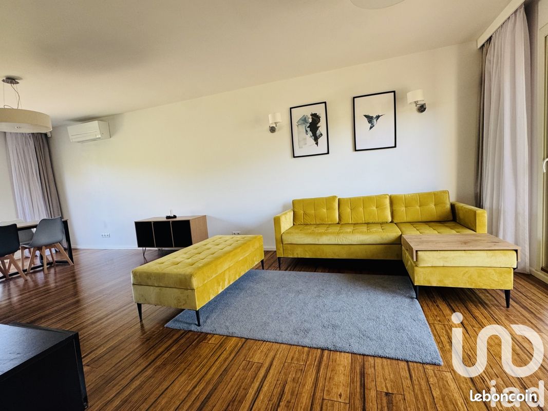 Casa de 5 habitaciónes en Joue-les-Tours, France No. 277680