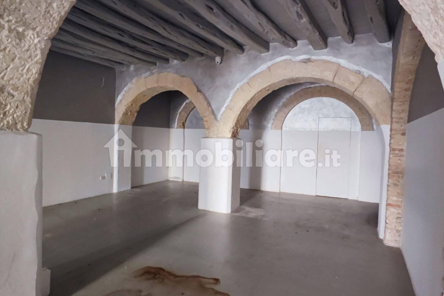  عقار تجاري في Cagliari, Italy 195متر مربع رقم 315107