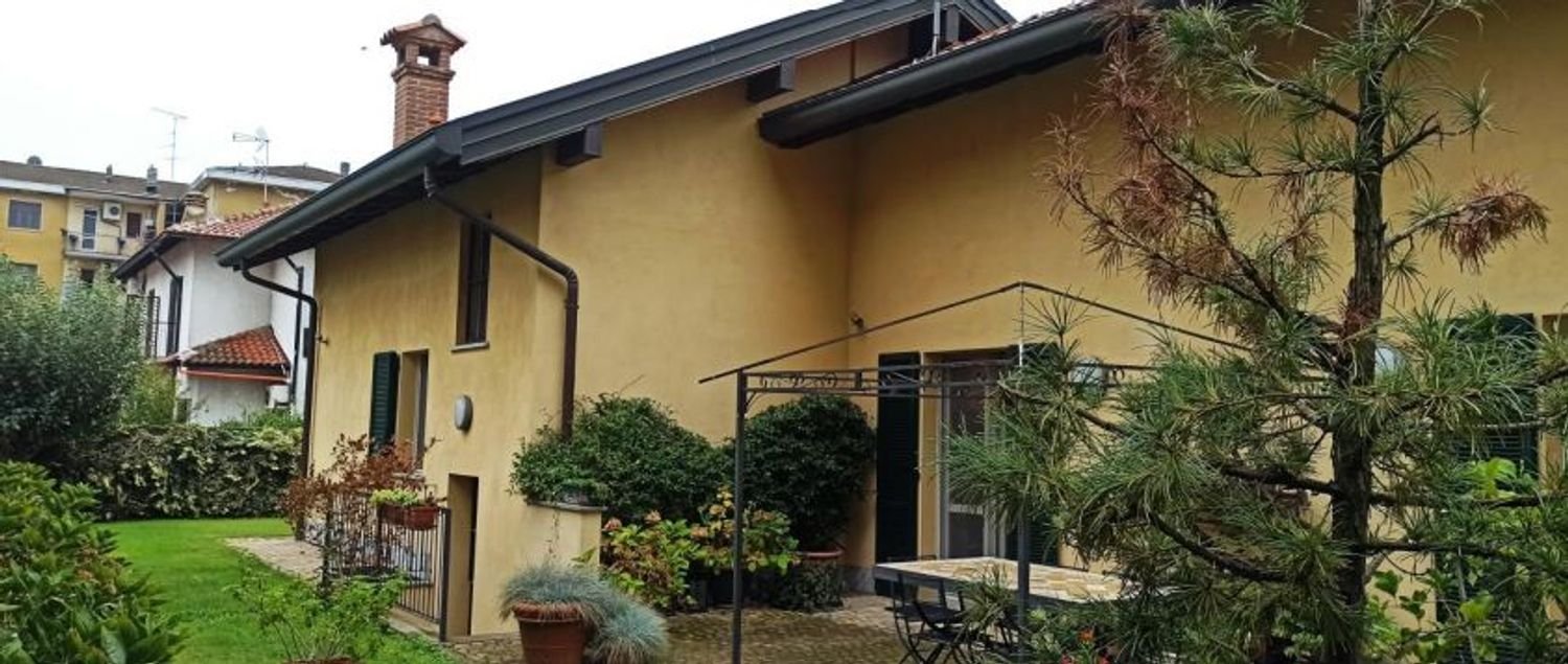 Villa de 4 habitaciónes en Vigevano, Italy No. 258832