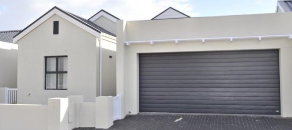 3 bedrooms House in Somerset West, South Africa No. 6 4