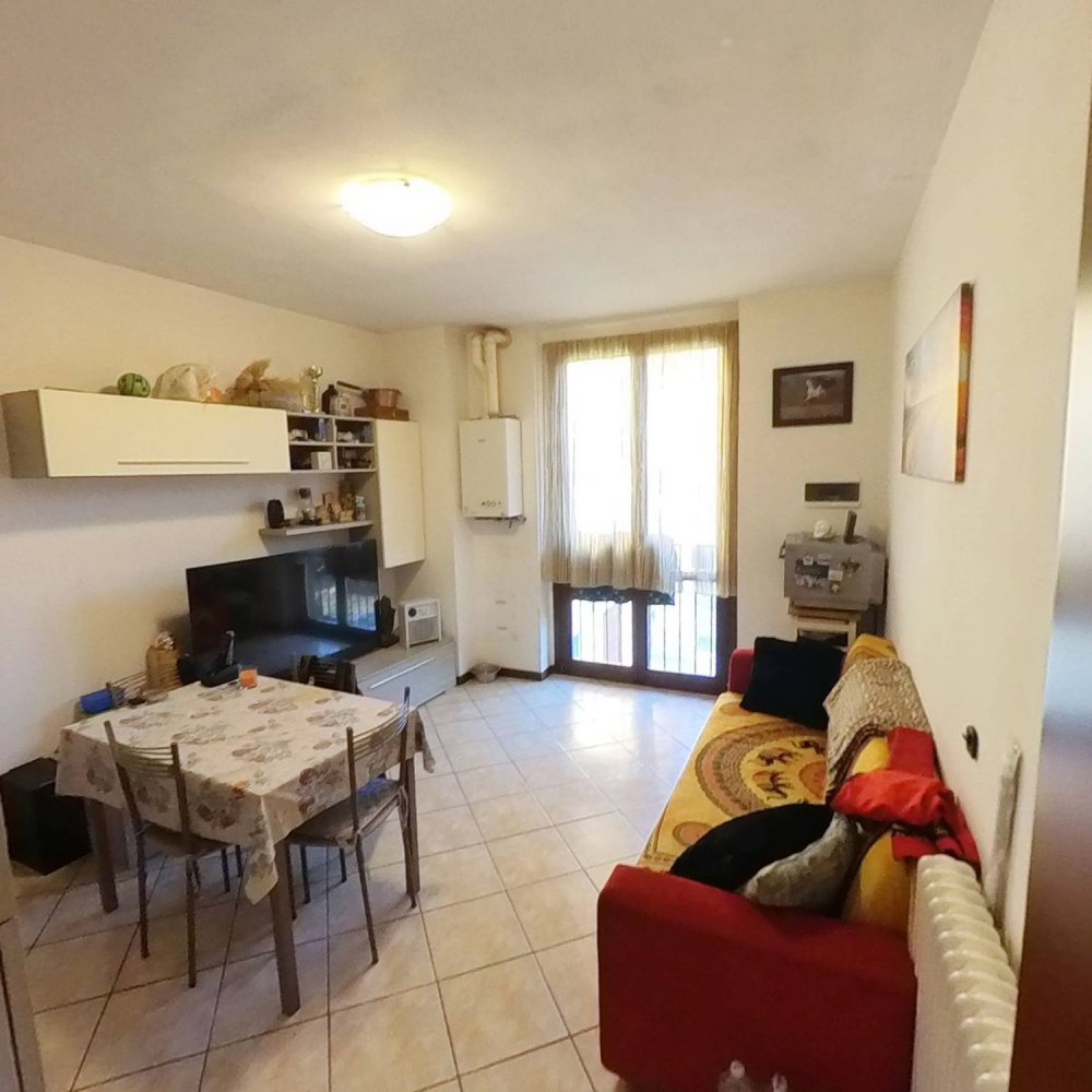 2 rooms House in Brivio, Italy No. 215364
