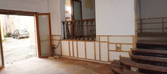 135m² Commercial property in Castelvetrano, Italy No. 125348 2