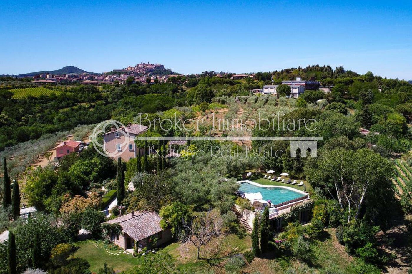 Villa de 15 dormitorios en Montepulciano, Italy No. 75871