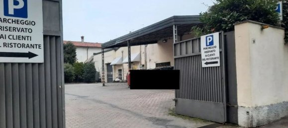 3200m² Commercial property in Vigevano, Italy No. 79329 2