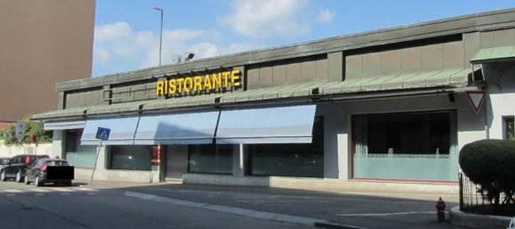 3200m² Commercial property in Vigevano, Italy No. 79329 13