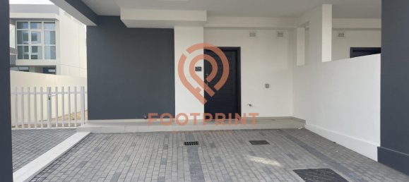 5 bedrooms Townhouse in Dubai, UAE No. 24480 2