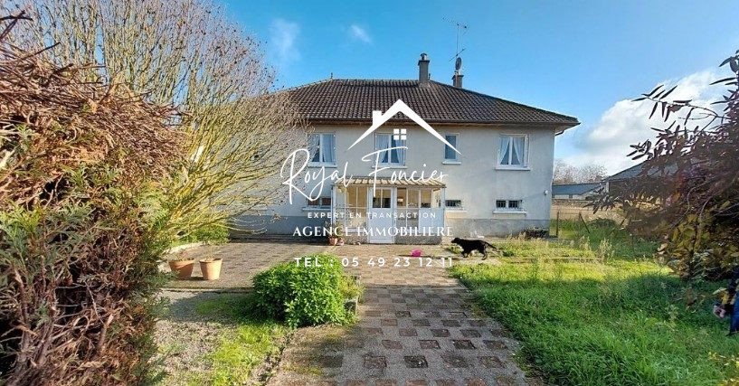 5 chambres Maison à Richelieu, France No. 94253