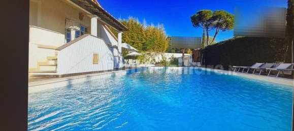 Villa de 5 dormitorios en Lucca, Italy No. 345797 8