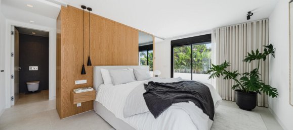 4 bedrooms Villa in Marbella, Spain No. 73369 3