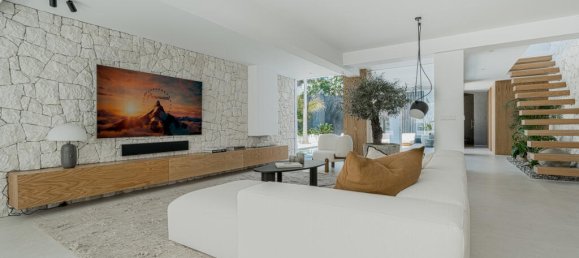 4 bedrooms Villa in Marbella, Spain No. 73369 2