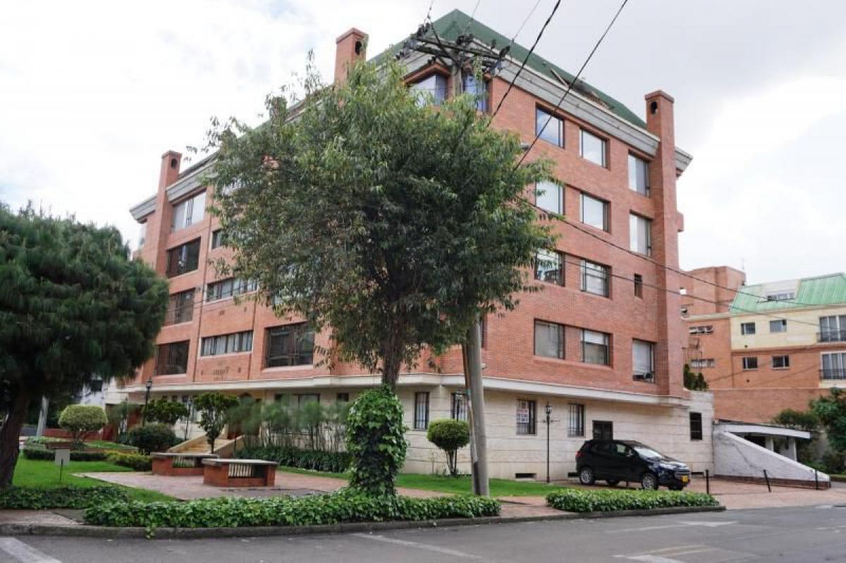 6 bedrooms House in Bogota, Colombia No. 14375