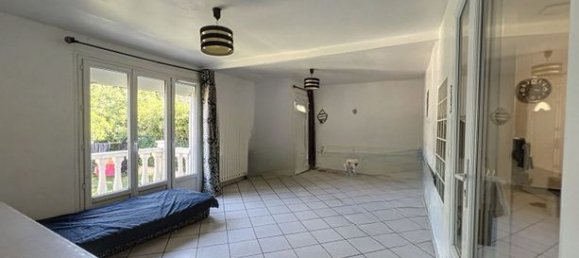 3 Schlafzimmer Haus in Pierrefitte-sur-Seine, France, Nr. 358445 2