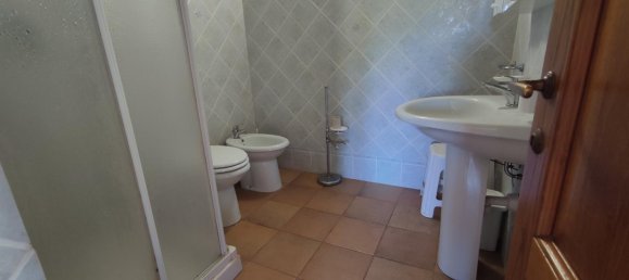 Apartamento de 4 dormitorios en Piombino, Italy No. 84024 9