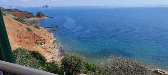 Apartamento de 4 dormitorios en Piombino, Italy No. 84024 3