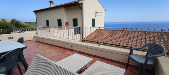 Apartamento de 4 dormitorios en Piombino, Italy No. 84024 2
