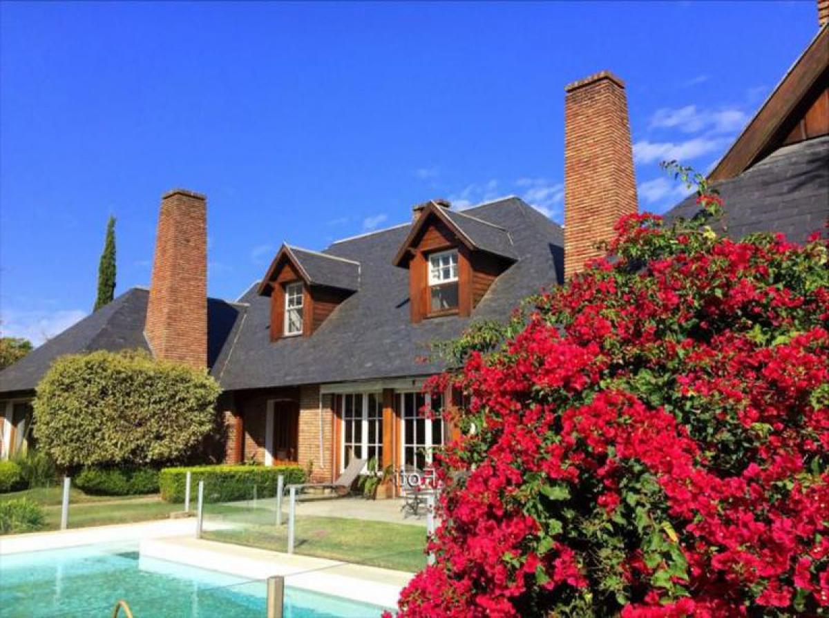 5 bedrooms House in Montevideo, Uruguay No. 2822