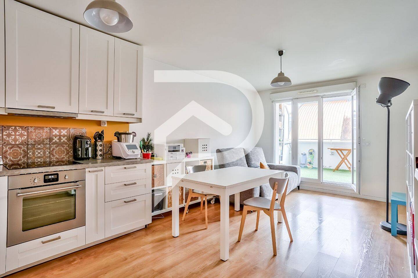 2 bedrooms Apartment in Seine-Saint-Denis, France No. 140297