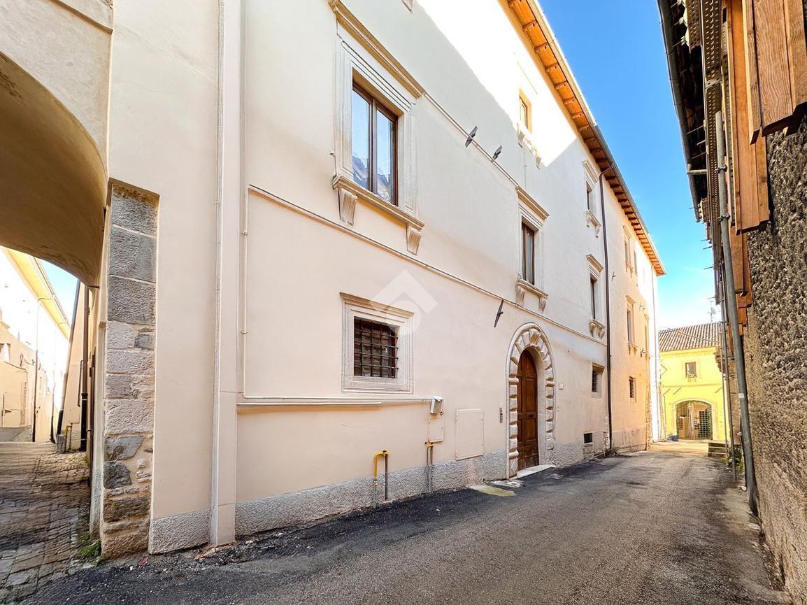 4 rooms Apartment in L'Aquila, Italy No. 7010