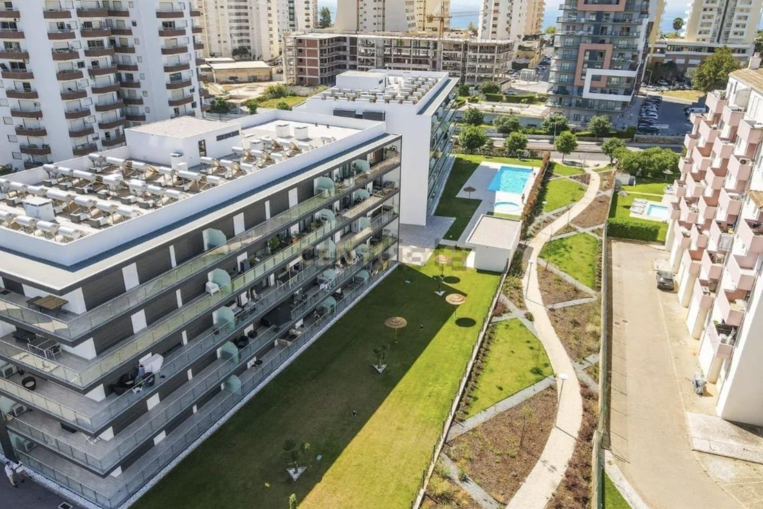 3 rooms Garage in Portimao, Portugal No. 290147