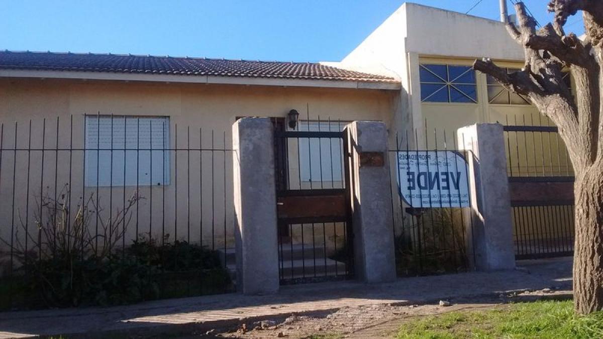 3 bedrooms House in Mar del Plata, Argentina No. 70754