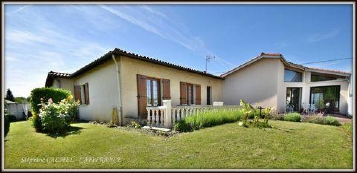 3 bedrooms House in Bergerac, France No. 11963