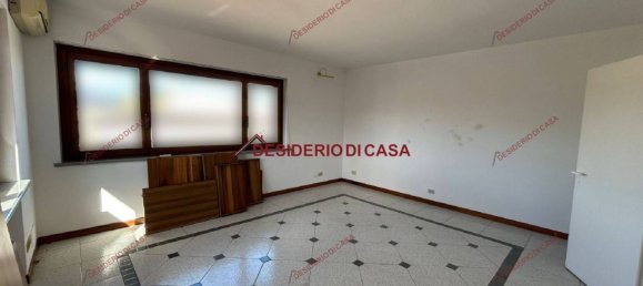 Apartamento de 3 dormitorios en Ispra, Italy No. 218885 5