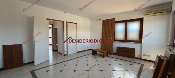 Apartamento de 3 dormitorios en Ispra, Italy No. 218885 2