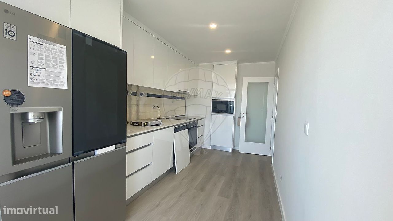 3 bedrooms Apartment in Vila Nova de Gaia, Portugal No. 214471