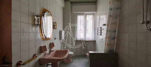 3 bedrooms Apartment in Parma, Italy No. 374243 9