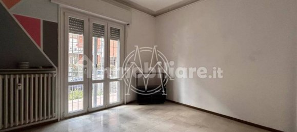 3 bedrooms Apartment in Parma, Italy No. 374243 4