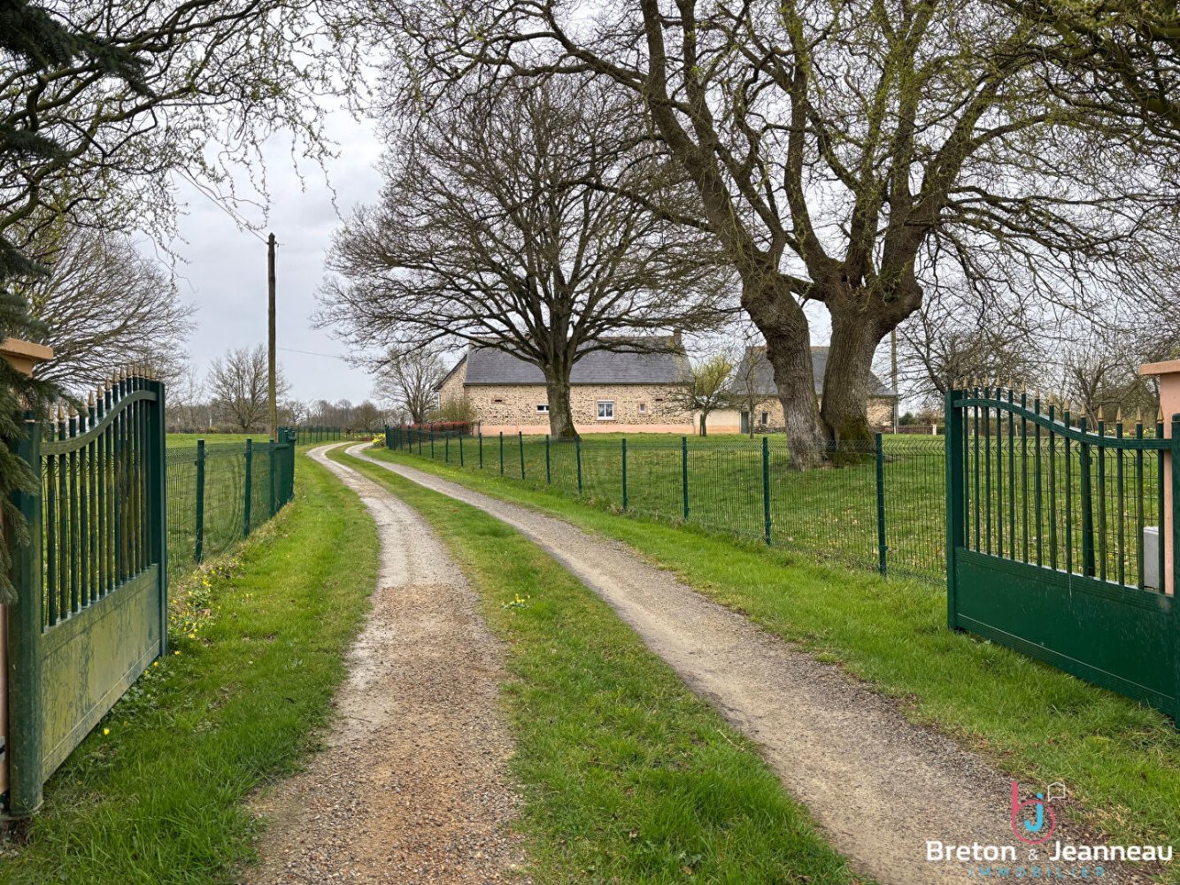 3 bedrooms House in Cosmes, France No. 98447