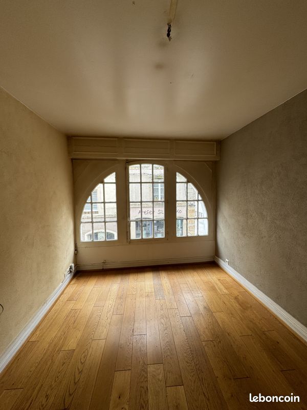 Escritório em Epinal, France 120 m² N.º 232864