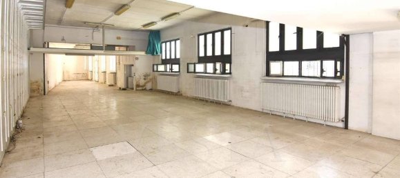 5 bedrooms Apartment in Milan, Italy No. 379399 2