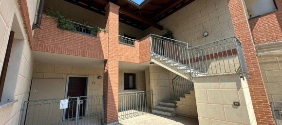 Ático de 2 dormitorios en Sumirago, Italy No. 299769 3