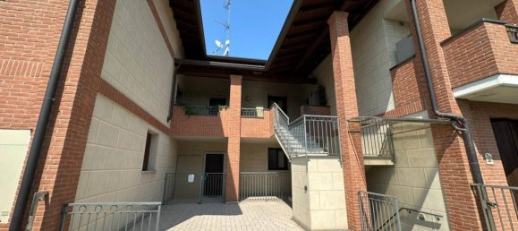 Ático de 2 dormitorios en Sumirago, Italy No. 299769 2