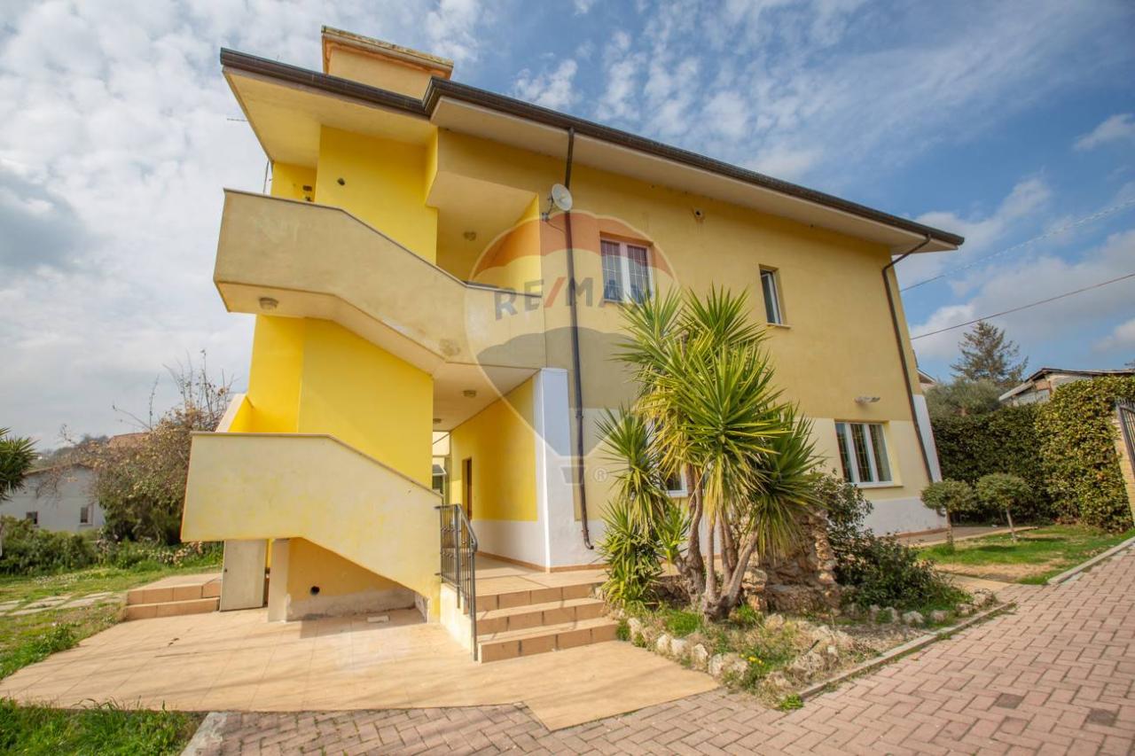 9 rooms Villa in Ripa Teatina, Italy No. 15099