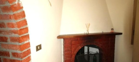 3 rooms Apartment in Montevarchi, Italy No. 235100 2