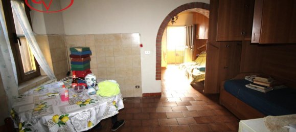 3 rooms Apartment in Montevarchi, Italy No. 235100 5