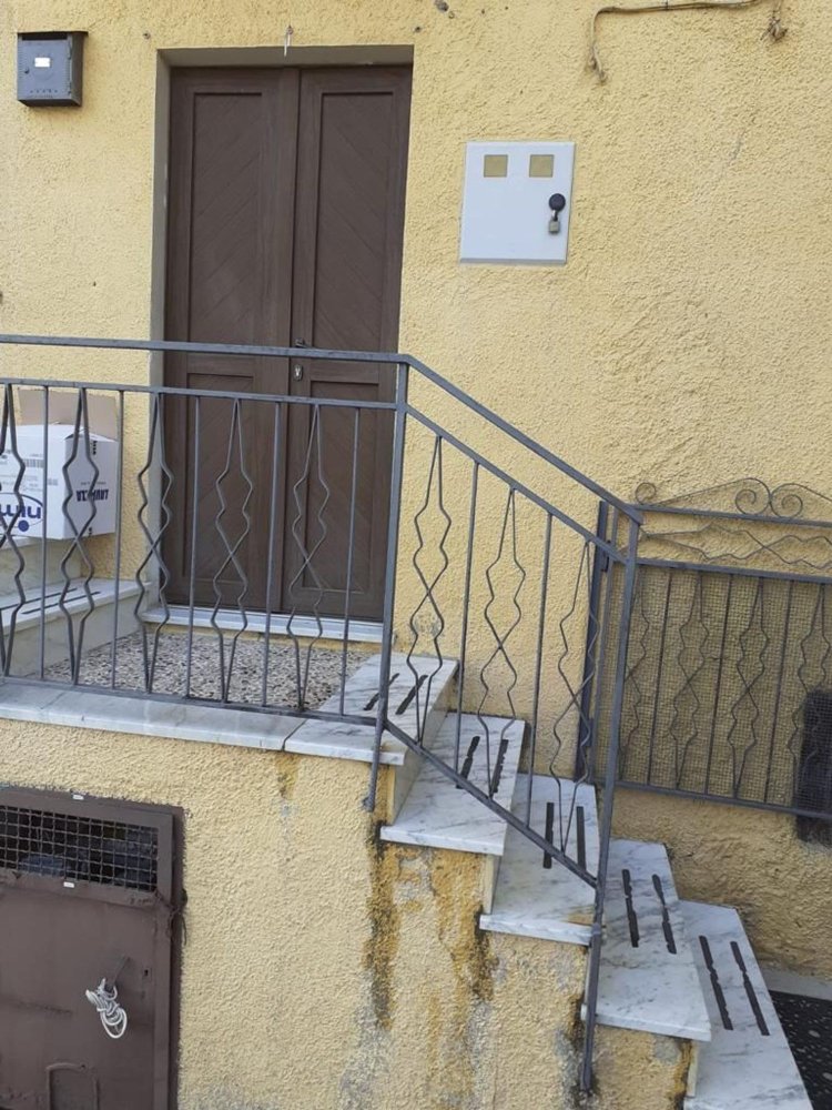 3 rooms Apartment in Pietrapertosa, Italy No. 31916