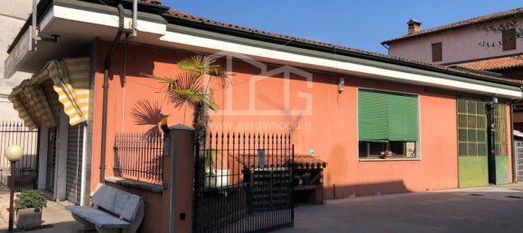 Propiedad comercial de 5 habitaciónes en Brandico, Italy No. 116601 21