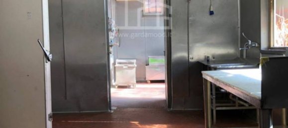 Propiedad comercial de 5 habitaciónes en Brandico, Italy No. 116601 7