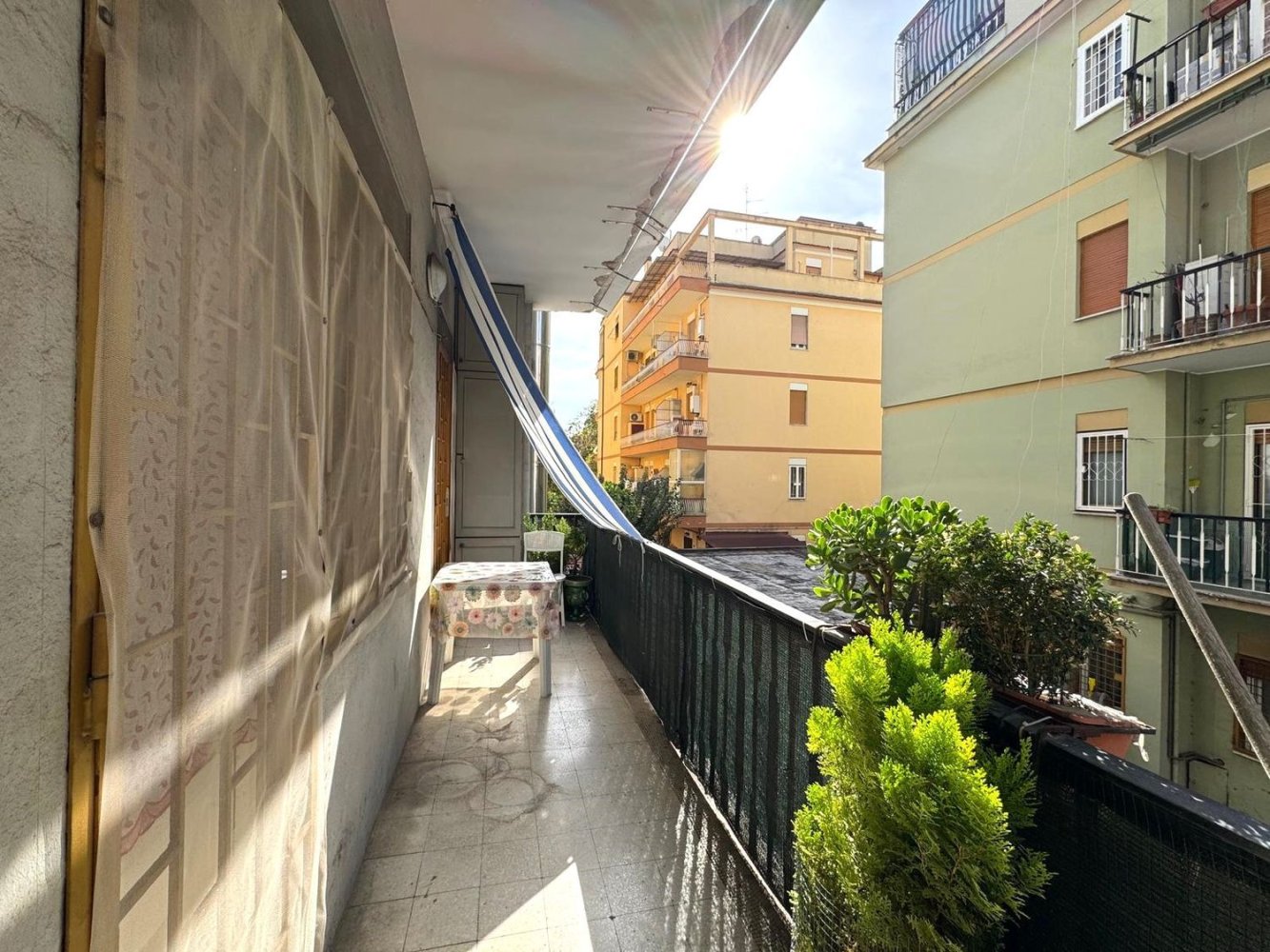3 rooms Apartment in Rome, Italy No. 24637