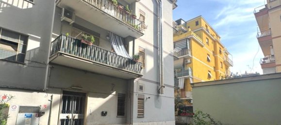 3 rooms Apartment in Rome, Italy No. 24637 3