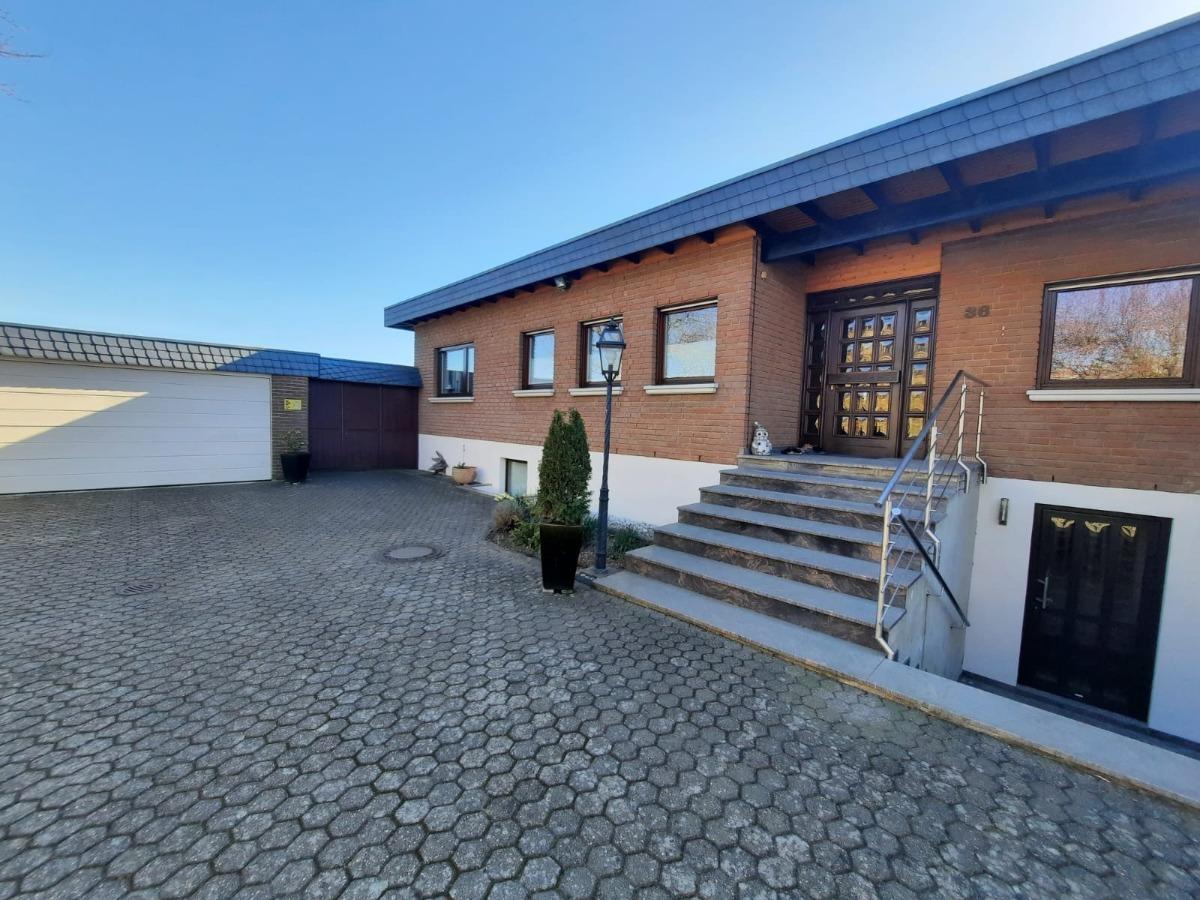 Бунгало с 4 комнатами в Рейн-Эрфт, Германия № 323196