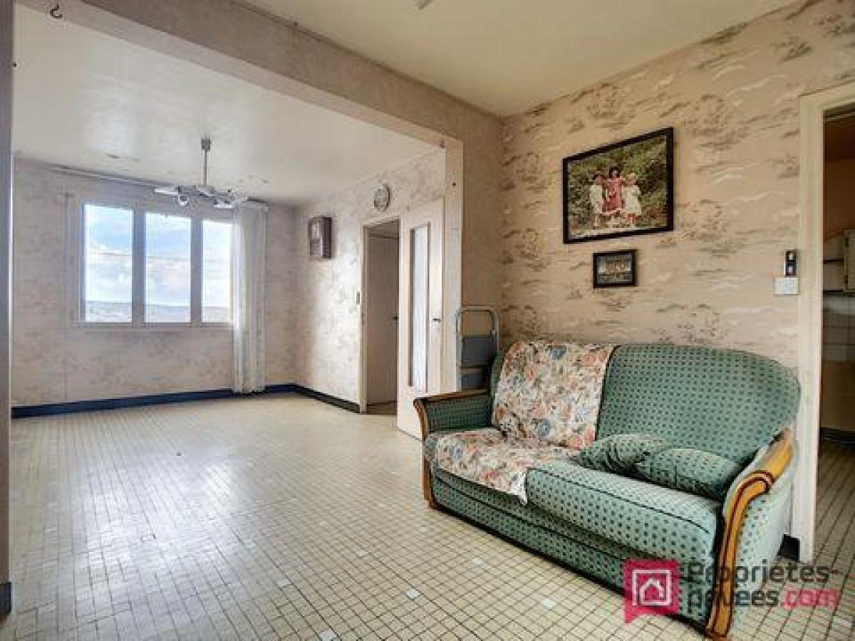 3 bedrooms House in Bury, France No. 3835