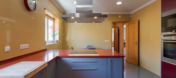 3 bedrooms House in Colares, Portugal No. 49613 13