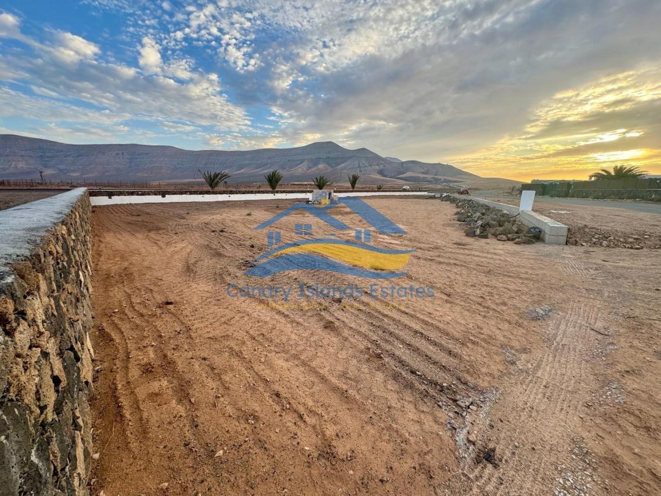  Land in La Oliva, Spain No. 209449