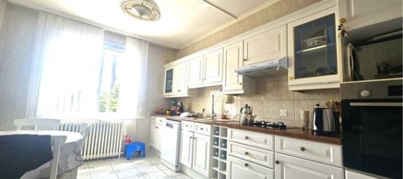 4 bedrooms House in Dreux, France No. 304603 4